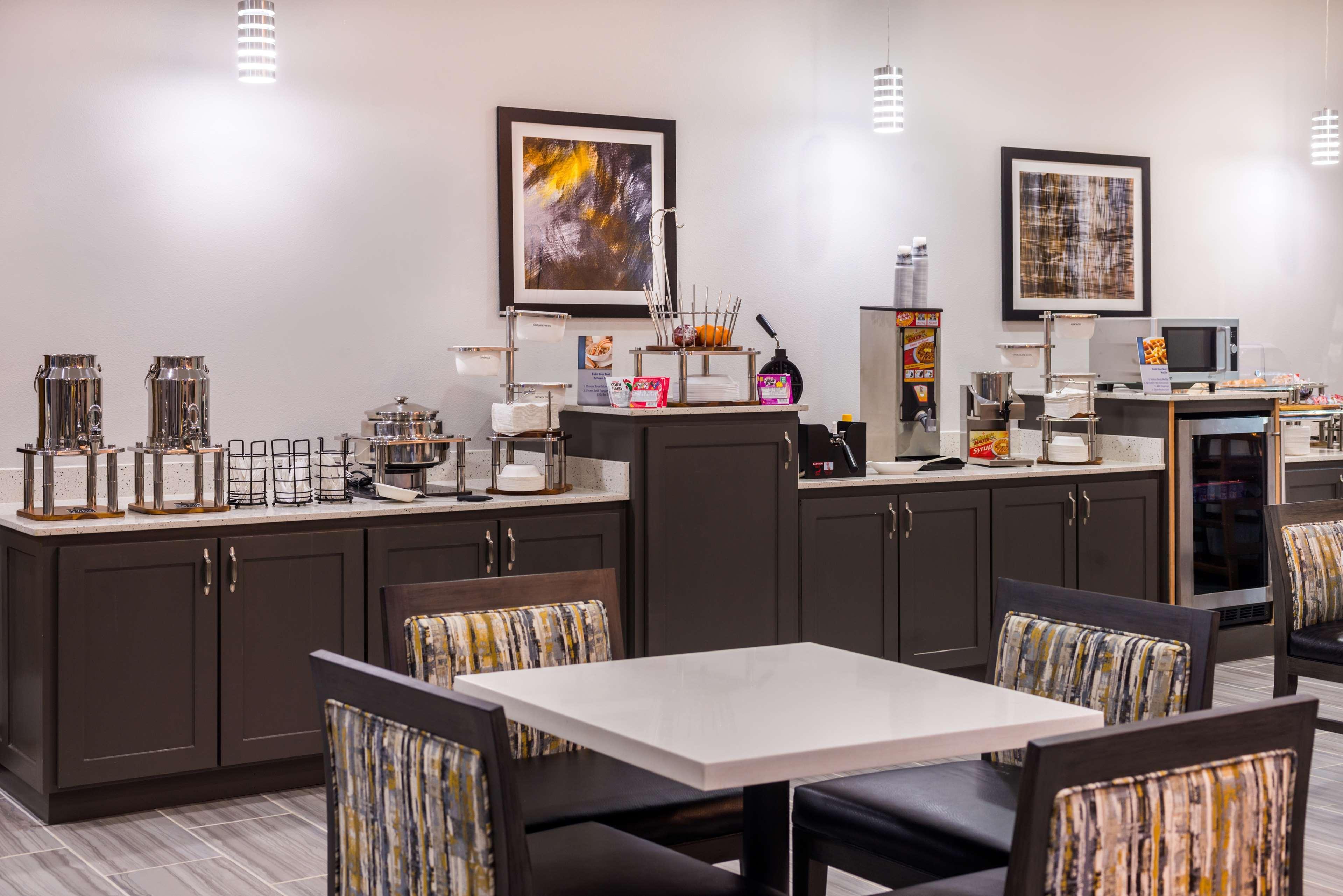 Best Western Plus Regency Park Walker Zewnętrze zdjęcie